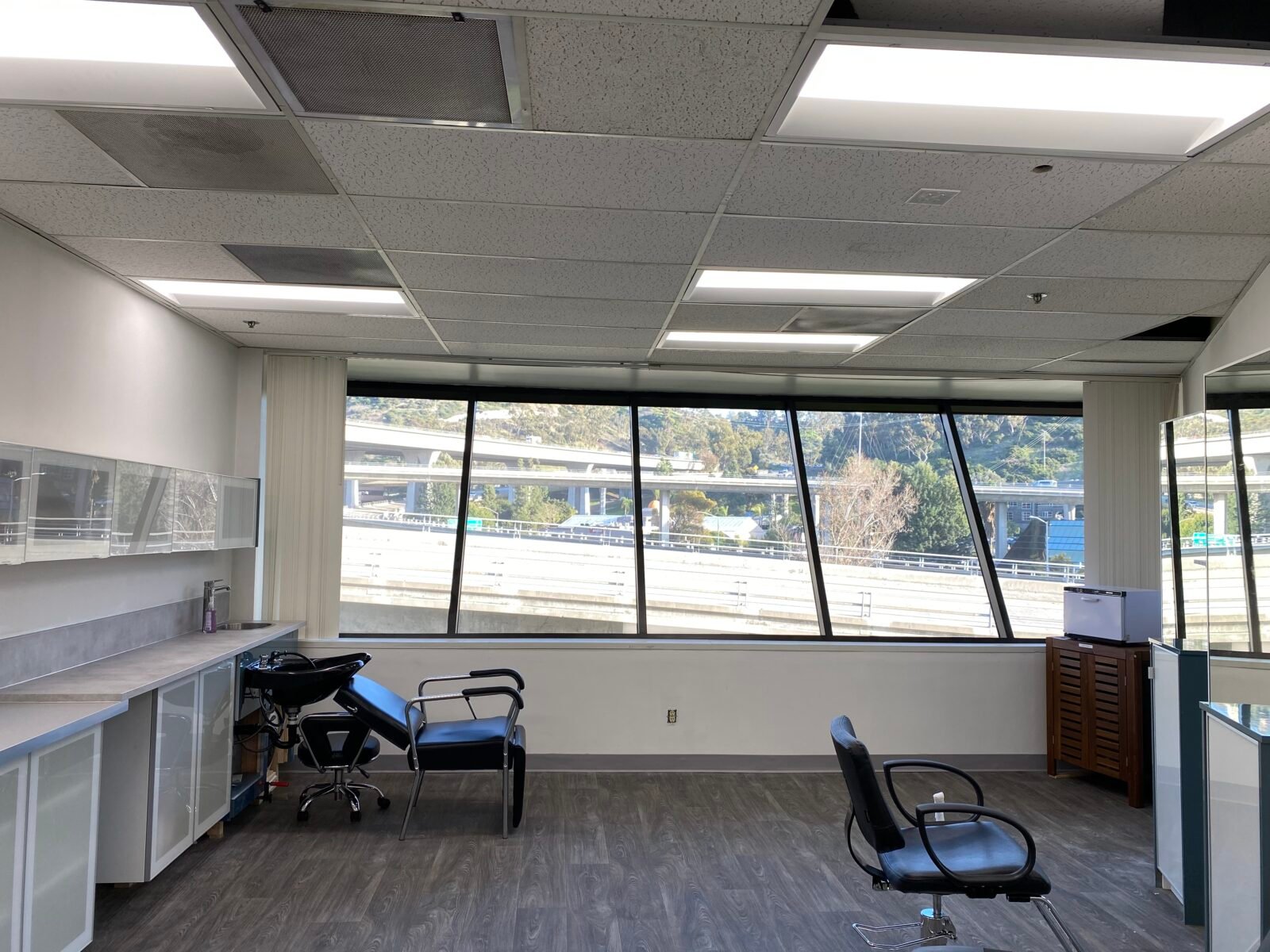 Salon Studio 300-5