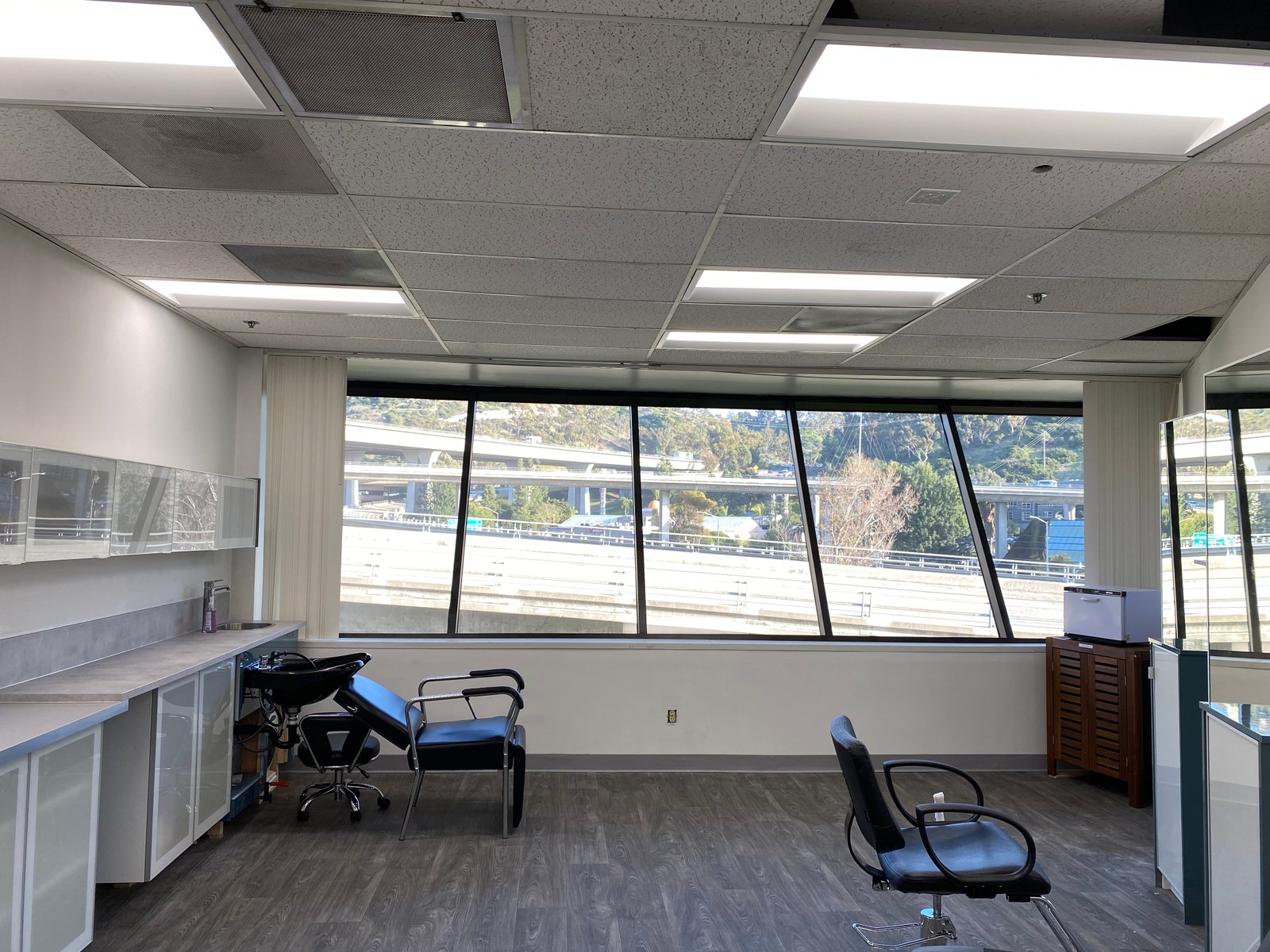 Salon Studio 300-5